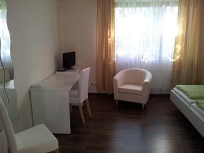 Buchen Sie günstige möbliertes Zimmer in Adendorf