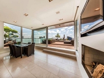 4 bedrooms Spacious flat in center of Berlin