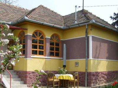 Buchen Sie günstige Feha in Döbrököz