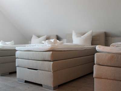 Buchen Sie günstige Zimmer in Hausen