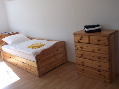 Buchen Sie günstige möbliertes Zimmer in Jenalöbnitz