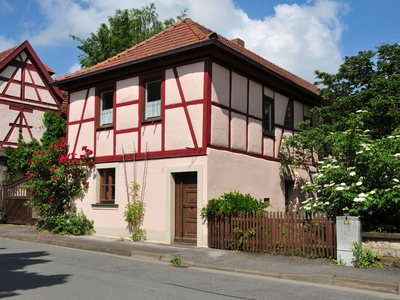 Buchen Sie günstige möbliertes Apartment in Knetzgau-Eschenau