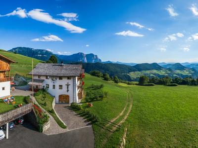 Buchen Sie günstige möbliertes Apartment in Lajen