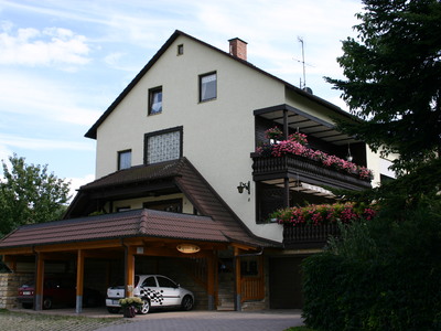 Buchen Sie günstige möbliertes Apartment in Leutenbach