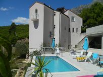 Studio with a pool and sea view