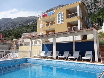 Buchen Sie günstige möbliertes Apartment in Mimice Omis