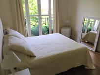 Romantic Nest in calm part of Paris