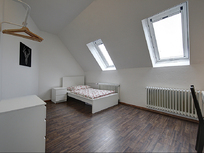 Schönes mobiliertes Zimmer In Stuttgart