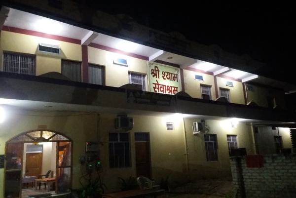 Bed and Breakfast in Vrindāvan 1