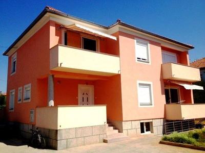 Buchen Sie günstige möbliertes Apartment in Zadar